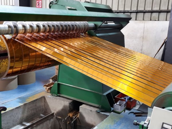 Aluminum strip in slitting machine